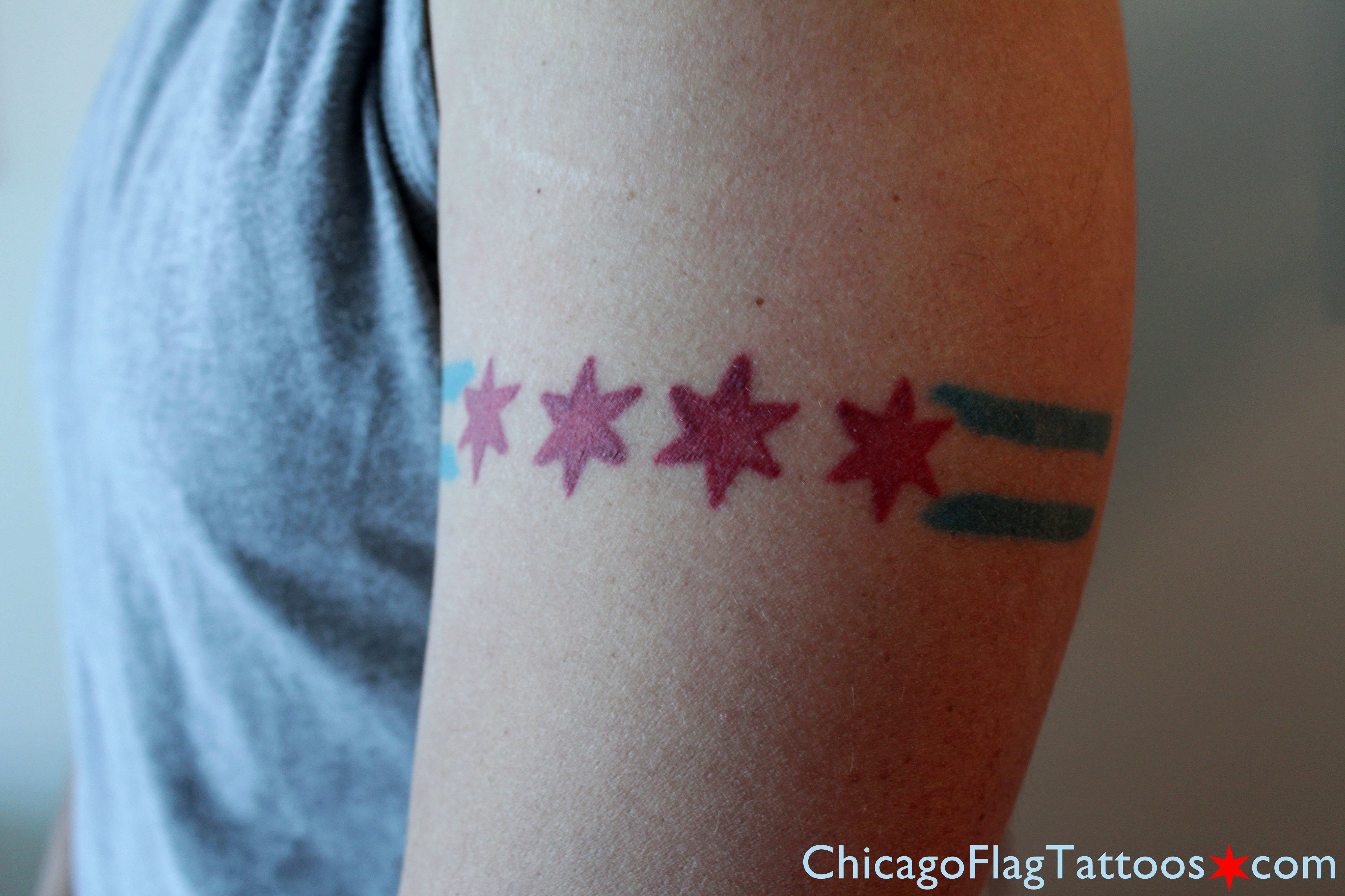 http://chicagoflagtattoos.com/img/brad_lash_chicago_flag_tattoo.jpg